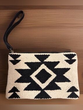 🆕 Panache Apparel Cream/Black Aztec Western Wristlet